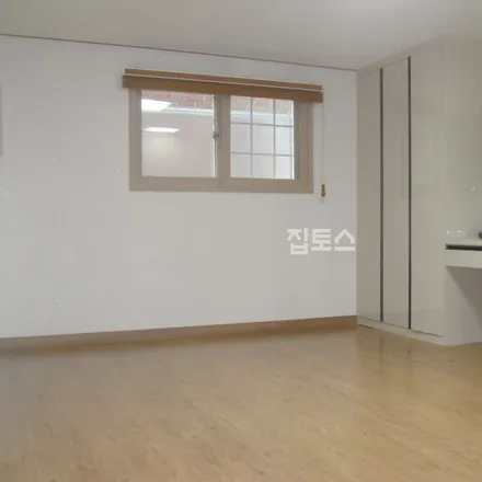 Rent this studio apartment on 서울특별시 강남구 논현동 224-14