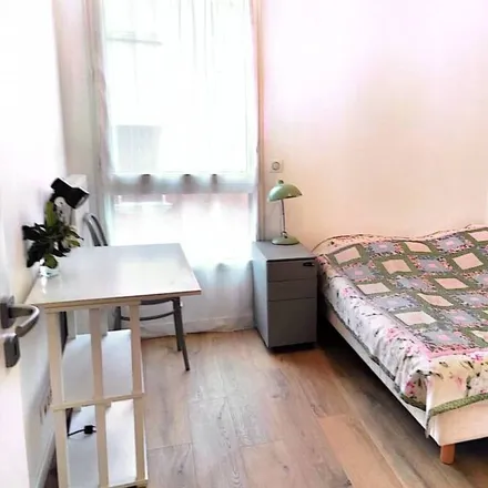 Rent this 2 bed apartment on 94270 Le Kremlin-Bicêtre