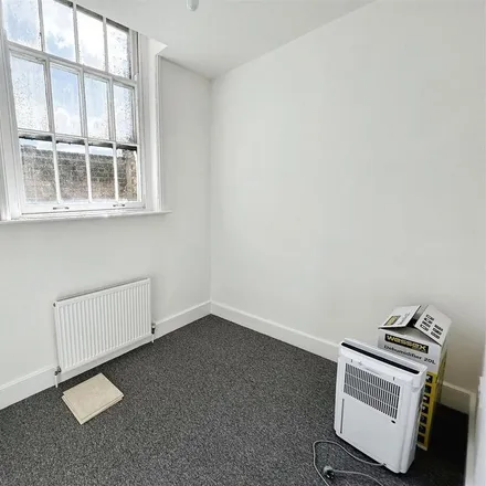 Image 4 - Herne Bay Library, High Street, Canterbury, CT6 5AP, United Kingdom - Apartment for rent