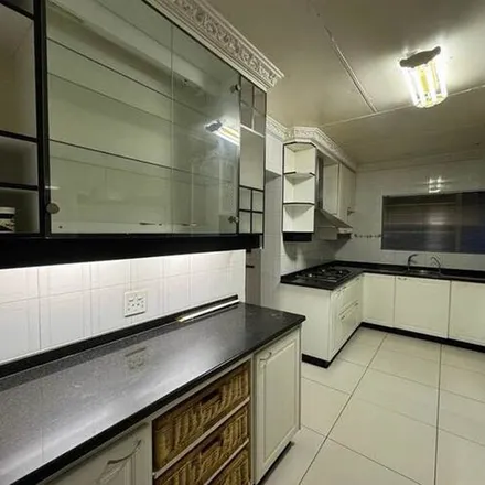 Image 4 - Comaro Street, Bassonia, Johannesburg, 2001, South Africa - Apartment for rent
