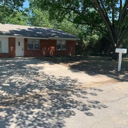 Rent this 3 bed house on 500 Oak Street in Sanger, TX 76266