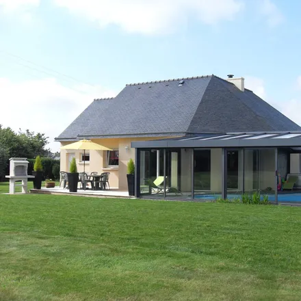 Rent this 3 bed house on 1 lieu-dit Keradec in 29860 Kersaint-Plabennec, France