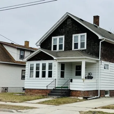 Buy this studio house on 975 South 29th Street in Manitowoc, WI 54220