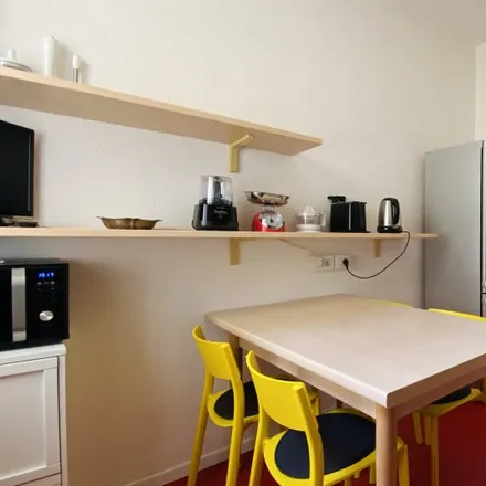 Image 4 - Usman, Via Panfilo Castaldi, 27, 20124 Milan MI, Italy - Apartment for rent