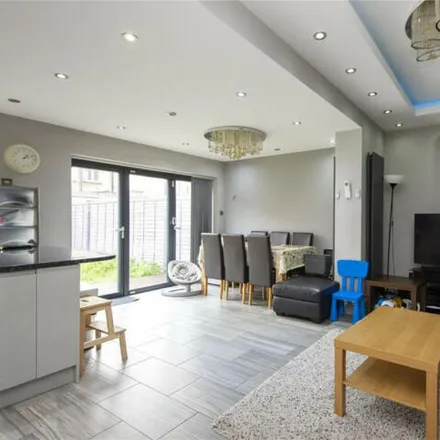 Buy this 6 bed townhouse on 142 Farmilo Road in London, E17 8JP