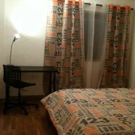 Rent this 4 bed room on G. Mendes da Maia in Rua Gonçalo Mendes da Maia, 4425-632 Pedrouços