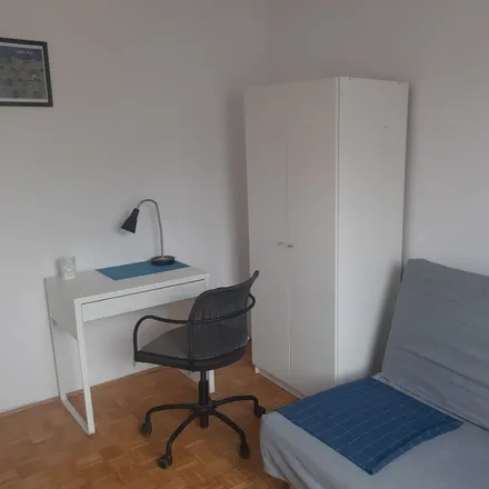 Rent this 4 bed room on Jagiellońska 6 in 03-721 Warsaw, Poland