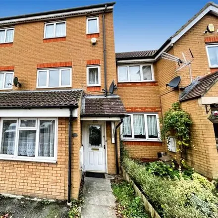 Buy this 4 bed townhouse on Dunraven Avenue in Luton, LU1 1TP