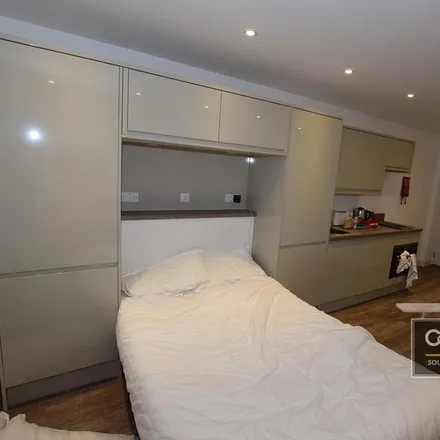 Rent this studio apartment on 23 Canute Road in Crosshouse, Southampton