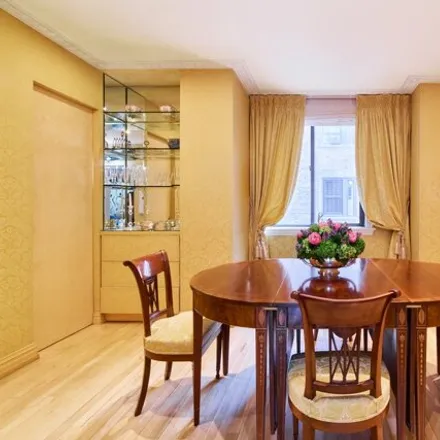 Image 4 - 139 East 66th Street, New York, NY 10065, USA - Townhouse for sale