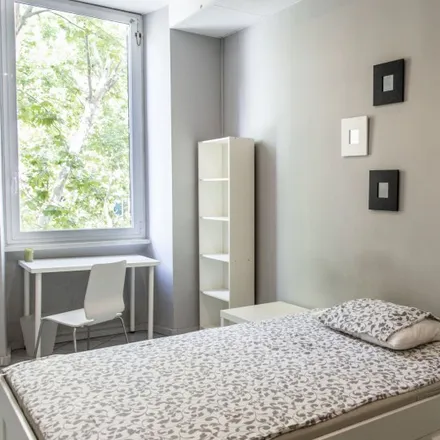 Rent this 7 bed room on Cambridge Caffé in Viale Regina Margherita, 00186 Rome RM
