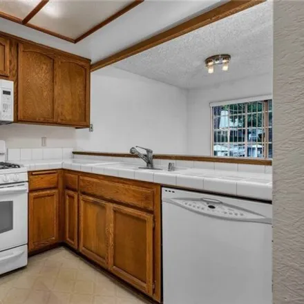 Image 6 - 1216 West Capitol Drive, Los Angeles, CA 90732, USA - Condo for sale