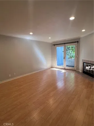 Image 2 - 17822 Burbank Boulevard, Los Angeles, CA 91316, USA - Condo for rent