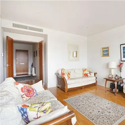 Image 5 - Spice Quay Heights, 32 Shad Thames, London, SE1 2YL, United Kingdom - Apartment for sale