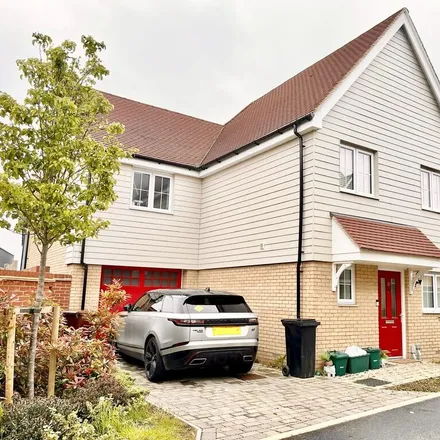 Rent this 3 bed house on 21 Grantham Drive in Chelmsford, CM1 6DY
