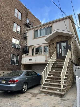 Image 1 - 166 Hutton Street, Jersey City, NJ 07307, USA - House for rent