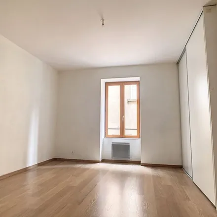 Rent this 3 bed apartment on 34 Rue de Champfleury in 63960 Veyre-Monton, France