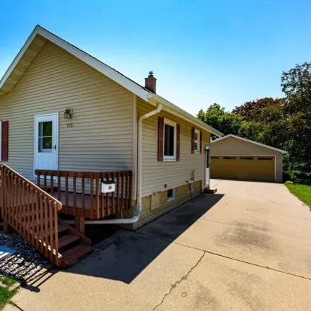 Buy this 3 bed house on 723 Bismarck Avenue in Oshkosh, WI 54902