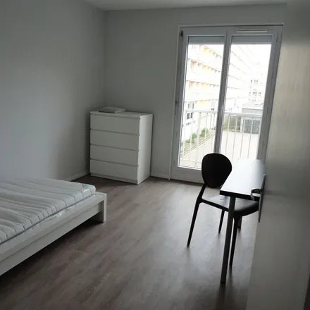 Image 5 - 1 Place Recteur Henri Le Moal, 35000 Rennes, France - Apartment for rent