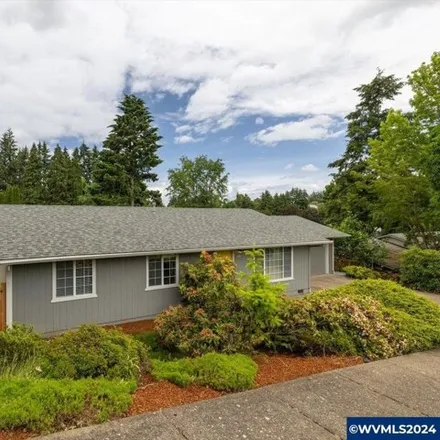 Buy this 3 bed house on 401 Flint Ridge St SE in Salem, Oregon