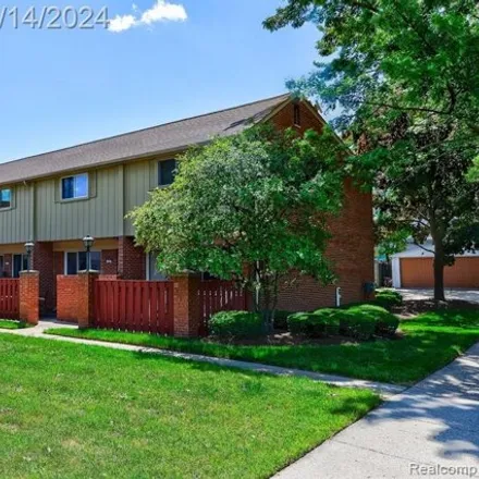 Buy this 2 bed condo on 349 W Lincoln Ave in Royal Oak, Michigan