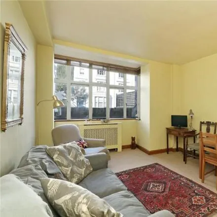 Rent this 1 bed apartment on Chepstow Court in Chepstow Villas, London