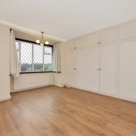 Image 2 - 83 Camberley Avenue, Cottenham Park, London, SW20 0BL, United Kingdom - Apartment for rent