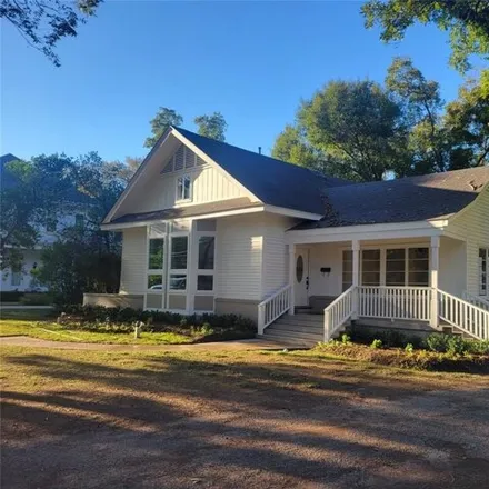 Image 2 - 1098 East Houston Avenue, Crockett, TX 75835, USA - House for sale