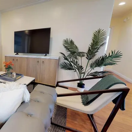 Image 4 - 12520 Woodgreen Street, Los Angeles, CA 90066, USA - Room for rent