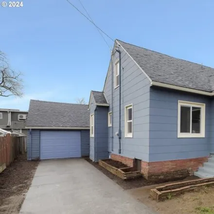 Buy this 3 bed house on 5924 Southeast Ogden Street in Portland, OR 97206