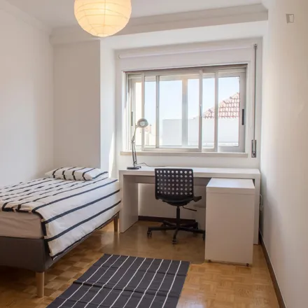 Rent this 4 bed room on Rua de Diogo Cão in 4200-212 Porto, Portugal
