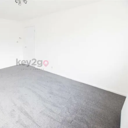 Image 2 - Westcroft Grove, Sheffield, S20 8EE, United Kingdom - Apartment for sale