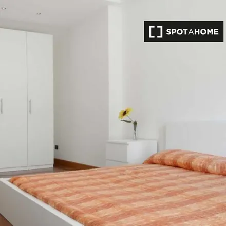 Rent this 5 bed room on Scuola Secondaria di Primo Grado Mauri in Galleria di Corso Vercelli, 20145 Milan MI