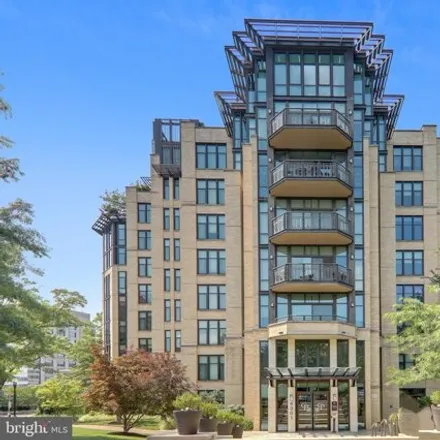 Image 3 - Chase Point, Wisconsin Circle, Washington, DC 20815, USA - Condo for sale