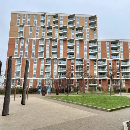 Rent this 3 bed apartment on Pinnacle House in Schooner Road, London