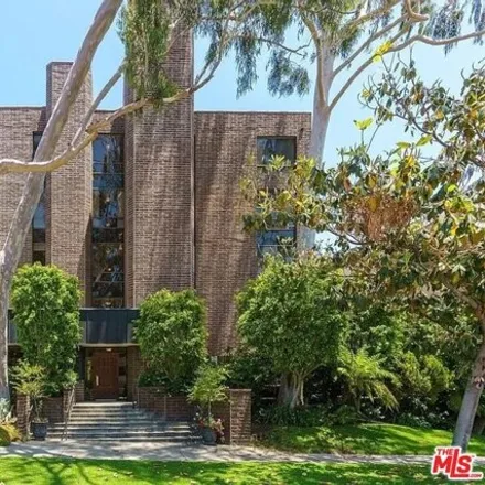 Rent this 2 bed condo on Beverly Glen & Tennessee in Tennessee Avenue, Los Angeles