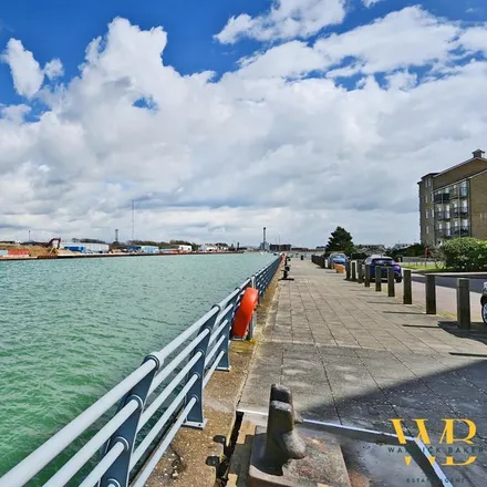 Image 2 - Joseph Walk, Kingston Buci, BN43 5PP, United Kingdom - Apartment for rent