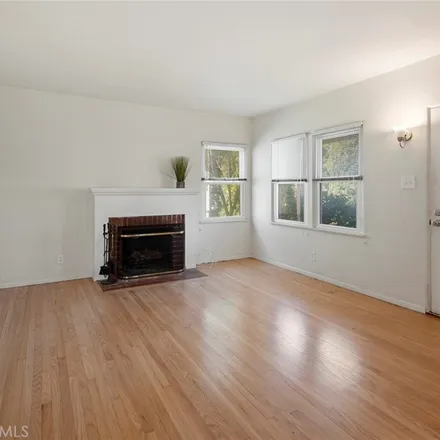 Image 4 - 11500 Delano Street, Los Angeles, CA 91606, USA - House for sale