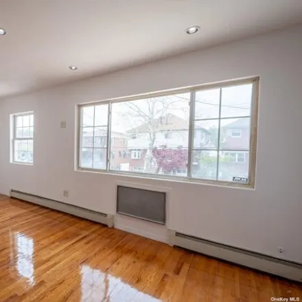 Image 8 - 665 East 87th Street, New York, NY 11236, USA - House for sale