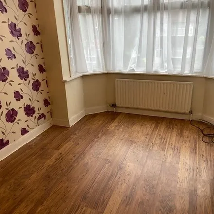 Rent this 3 bed apartment on Currey Road in London, UB6 0BE