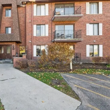 Rent this 1 bed condo on 1 South Pleasant Road in Knollwood, Lake Zurich