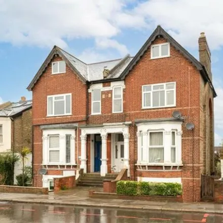 Rent this 3 bed apartment on 121 Carshalton Road in London, SM1 4LH