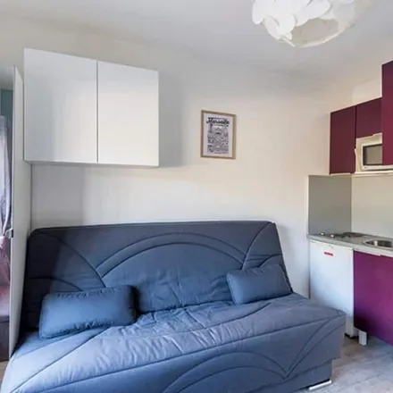 Image 5 - 110 Rue du Commandant Rolland, 13008 8e Arrondissement, France - Apartment for rent