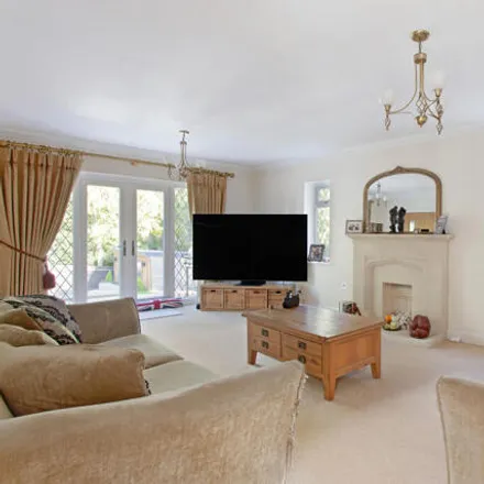 Image 2 - Welcomes Road, London, CR8 5HH, United Kingdom - House for sale