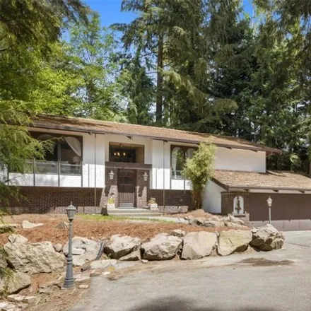 Buy this 5 bed house on 802 Alpine Drive in Everett, WA 98203