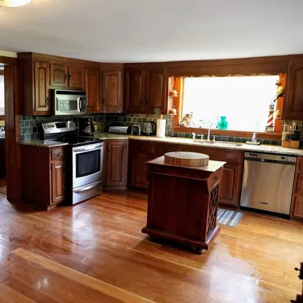 Rent this 5 bed townhouse on Stroudsburg in PA, 18360
