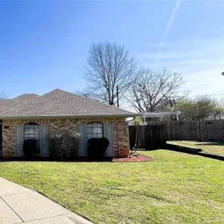 Rent this 3 bed house on 6157 Kingswood Drive in Arlington, TX 76001