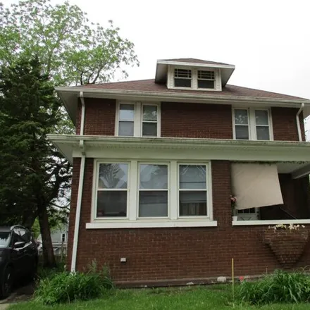 Buy this 3 bed house on 818 South Oak Avenue in Freeport, IL 61032