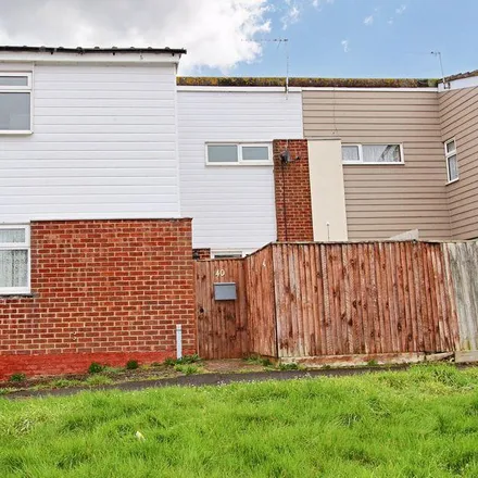 Rent this 3 bed townhouse on Cayman Close in Basingstoke, RG24 9AQ