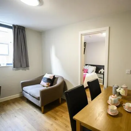 Image 7 - 2 Bedroom Apartment In  110 Queen Street, Sheffield, South Yorkshire, S1 2dw - Room for rent
